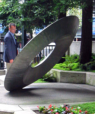 “Tau” in San Francisco - sculpture by Roger Berry 